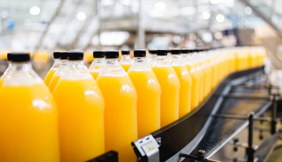 Orange juice bottling line for processing and bottling juice into bottles